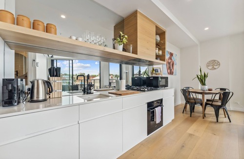 Travancore Apartment | Long bookings welcome - Light-Filled 2BR Apt w/Balcony + Free Parking