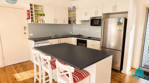 Blacksmiths House | Longshore Drift - metres to Blacksmiths Beach