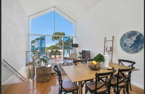 Point Lonsdale Apartment | Lonnie Beach View Apartment
