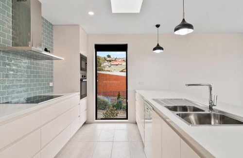 Sandy Bay House | Lord Street Villa - Spacious Comfort & River Views