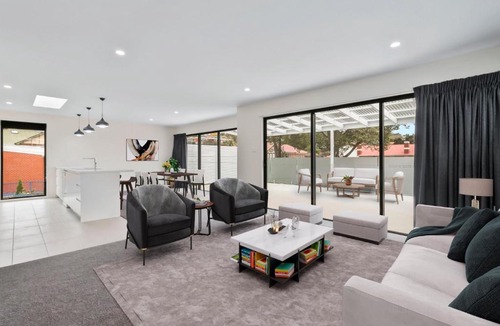 Sandy Bay House | Lord Street Villa - Spacious Comfort & River Views