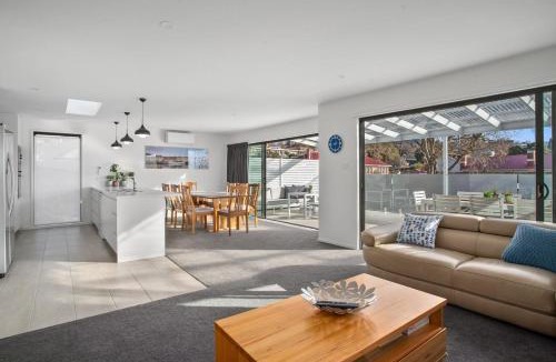 Sandy Bay House | Lord Street Villa - Spacious Comfort & River Views
