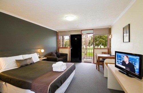 Lorne Hotel | Lorne Coachman Inn