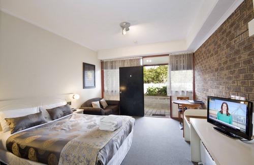 Lorne Hotel | Lorne Coachman Inn