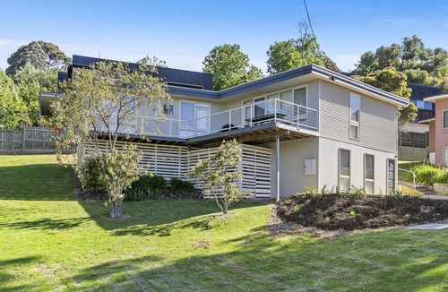 Lorne House | Lorne Escape - Retro Delight