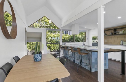 Lorne House | Lorne Lodge - Stylish, Views, WIFI, Wood Fire, Everything you Need