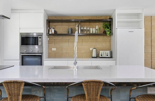 Lorne House | Lorne Lodge - Stylish, Views, WIFI, Wood Fire, Everything you Need