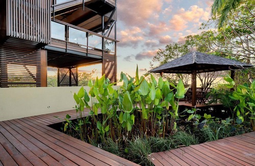 Horseshoe Bay House | Lotus House