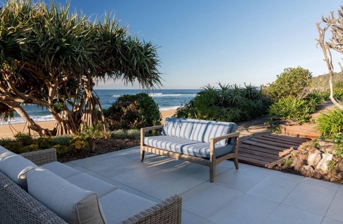 Forresters Beach Apartment | Loulou Beach Studio – Couple Retreat