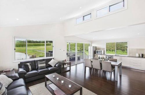 Lovedale House | Lovedale Lakehouse Vineyard