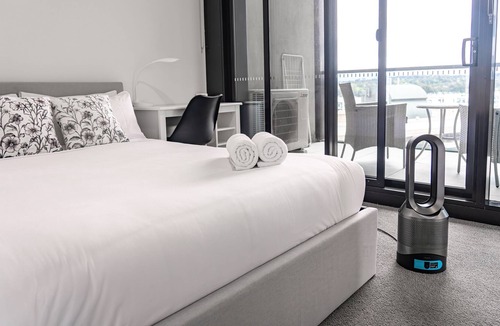 Belconnen Apartment | Lovely 1-Bedroom with 5 star amenities