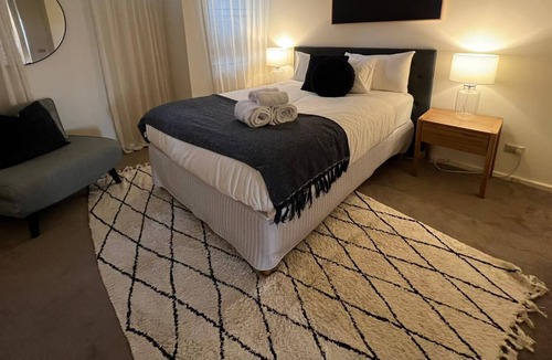 South Yarra Apartment | Lovely 2 Bed *South Yarra* Balcony + Parking
