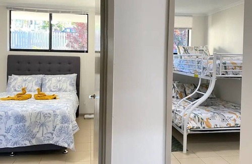 Yeppoon Apartment | Lovely 2 BR aptmnt, central, top view, great pool
