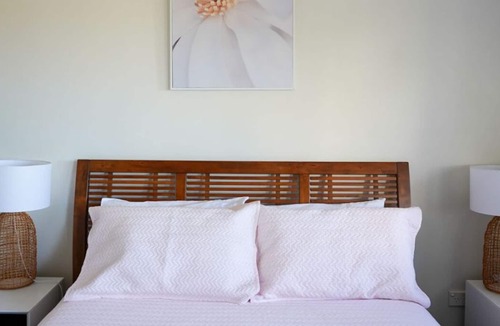 Yabulu Apartment | Lovely 2Bed aprtmnt POOL|Lake Water Views