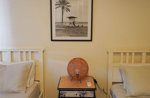 Yabulu Apartment | Lovely 2Bed aprtmnt POOL|Lake Water Views