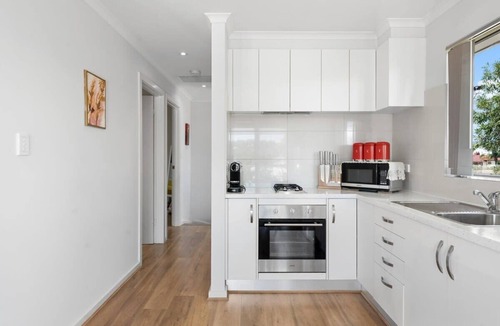 Oaklands Park House | Lovely 2BR Unit/WiFi/Parking/SA Aquatic Centre