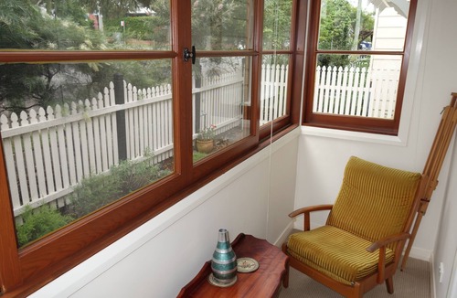 Broadmeadow House | Lovely heritage house, 8min drive to beach & CBD. Short walk to all you need.
