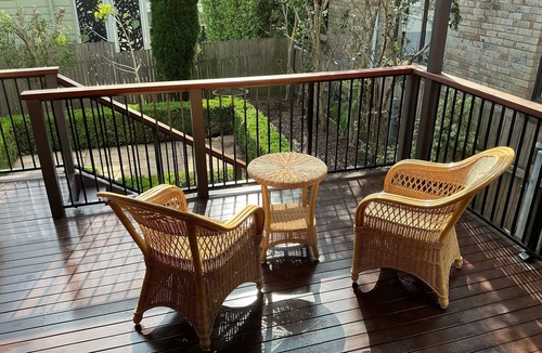 Broadmeadow House | Lovely heritage house, 8min drive to beach & CBD. Short walk to all you need.