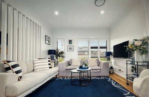 Crangan Bay House | Lovely home in Crangan Bay, between Swansea and lake Munmorah.