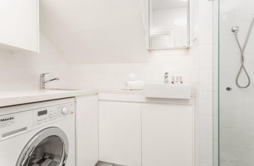 Lewisham Apartment | Lovely Studio with Patio 25 min from Sydney CBD