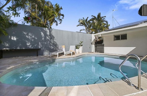 Noosa Heads House | Luce de Sole on Nairana Rest