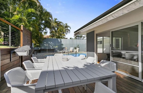 Noosa Heads House | Luce de Sole on Nairana Rest