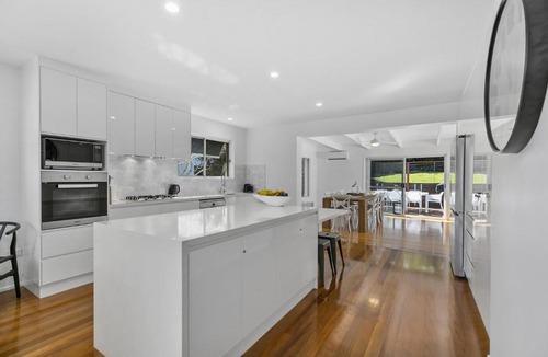 Noosa Heads House | Luce de Sole on Nairana Rest