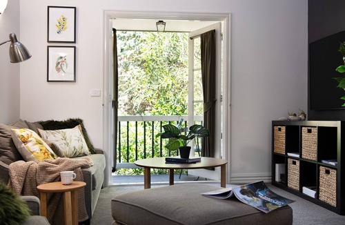 Hepburn Springs Cottage | Lucini Cottage- wood fire and stunning bush views