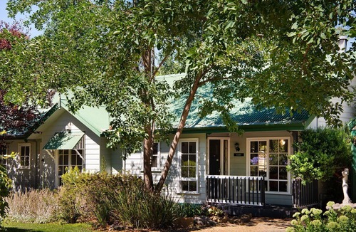 Hepburn Springs Cottage | Lucini Cottage- wood fire and stunning bush views