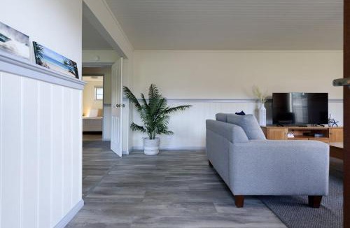 Lulworth House | Lulworth Coastal Getaway - Close To The Beach