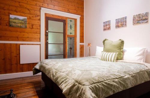Adventure Bay House | Lumeah Guest House - Historic 1888 Guest House at Adventure Bay Beach