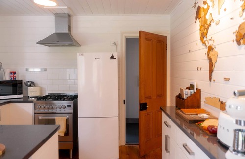 Great Bay House | Lumsden Cottage "Dolls House"