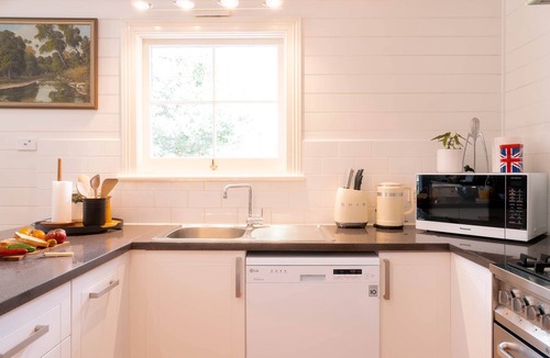 Great Bay House | Lumsden Cottage "Dolls House"