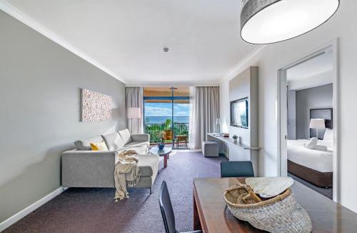 Darwin City Centre Apartment | Lush Vista - Poolside Living on Esplanade with Balcony