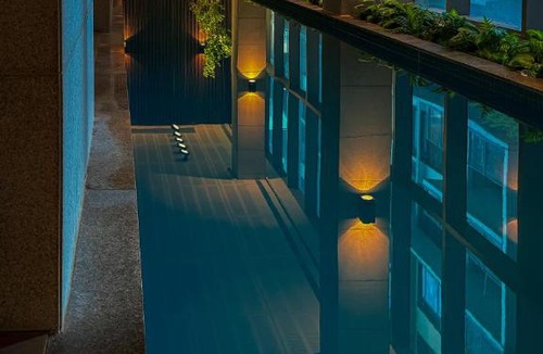 Melbourne Central Business District Apartment | Lux 2BR CBD Apartment with Pool Spa Gym and City Views