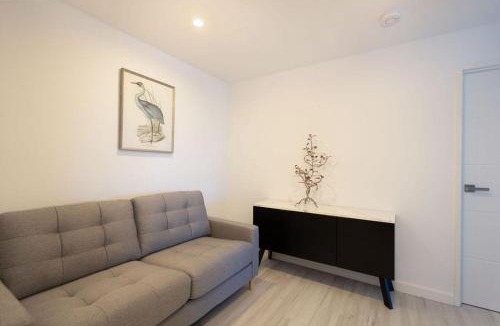 Gosford Apartment | Lux Lakeside Stay