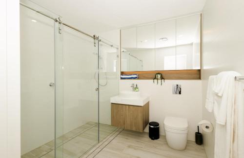 Gosford Apartment | Lux Lakeside Stay