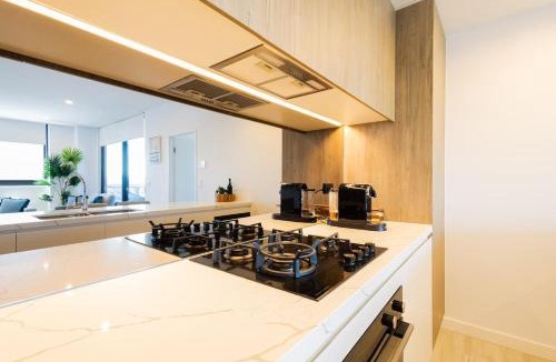 Gosford Apartment | Lux Lakeside Stay