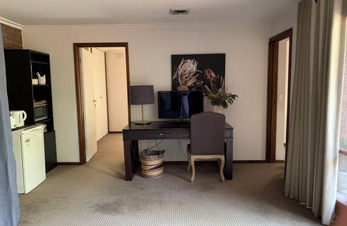 Wheelers Hill Bed & Breakfast | Lux living and comfortable beds