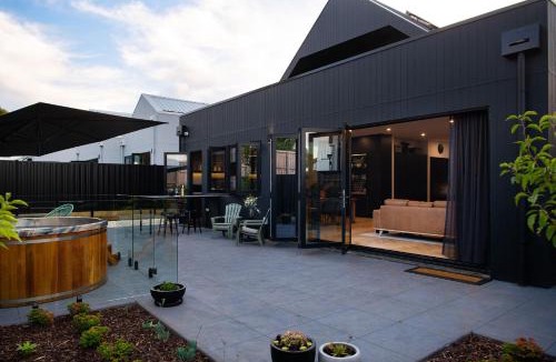Daylesford House | Lux on Max- stunning design, amazing views