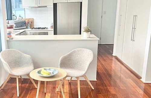 Crows Nest Apartment | Luxe 2BR 2Bath & Terrace + Parking | Metro 200m