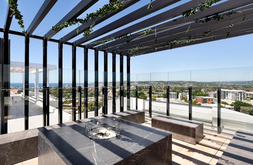 Newcastle Apartment | Luxe Apartment - Pool, Gym, Parking, Sky Rooftop