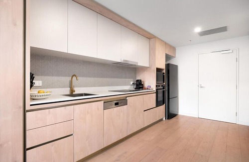 Newcastle Apartment | Luxe Apartment - Pool, Gym, Parking, Sky Rooftop