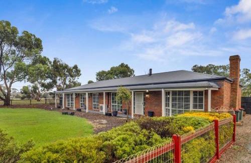 Lara House | Luxe Farmhouse with solar heated pool and bbque