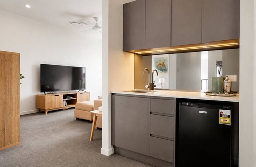 Newport House | Luxe Harbour Breeze at Newport