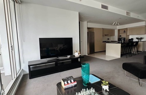 Port Melbourne Apartment | Luxe Port Melbourne Retreat | 1 Bed, 2 Bath + Pool