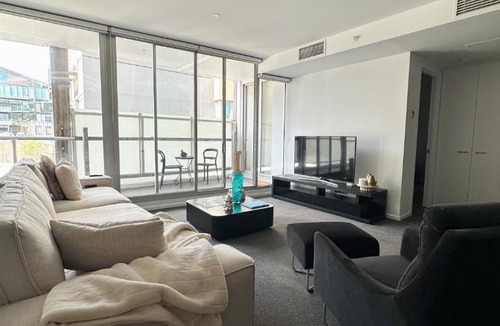 Port Melbourne Apartment | Luxe Port Melbourne Retreat 1BR, 2 Bath and Pool