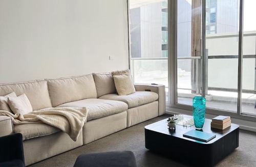 Port Melbourne Apartment | Luxe Port Melbourne Retreat 1BR, 2 Bath and Pool