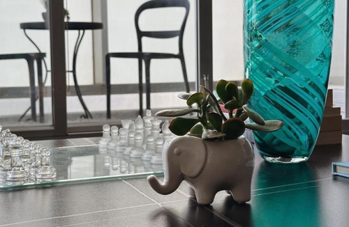 Port Melbourne Apartment | Luxe Port Melbourne Retreat 1BR, 2 Bath and Pool