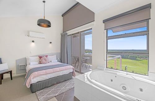Kronkup Apartment | Luxurious 2-Bedroom Spa Apartment with Ocean Views